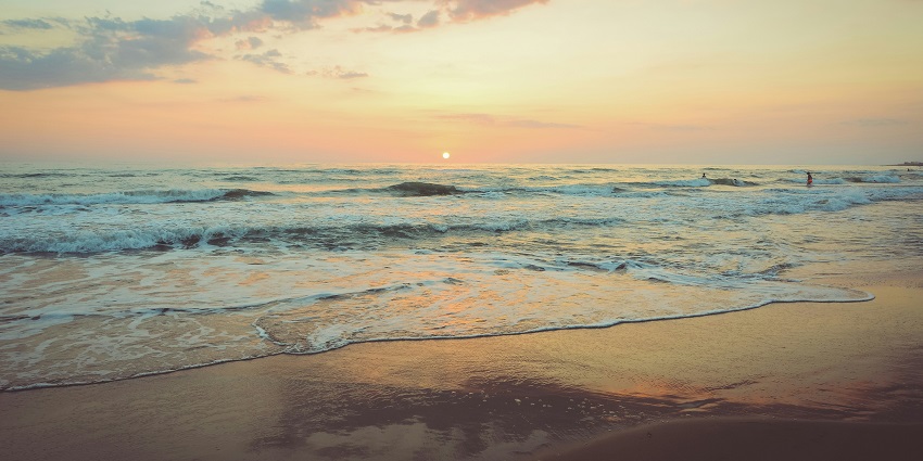 A scenic view of Porbandar Beach, one of the serene places to explore in Gujarat.