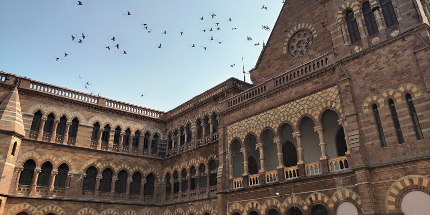 Witness this unique Prag Mahal, a place to visit near the Bhujia Fort in Kutch, Gujarat.