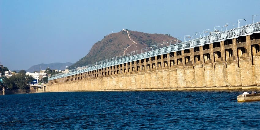 Prakasam Barrage, one of the best places to visit in Vijayawada, is a 1223.5-meter-long barrage.