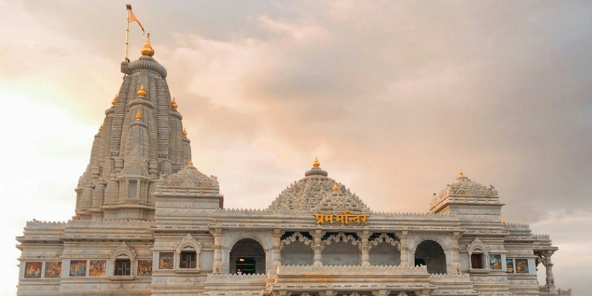 A stunning white marble temple illuminated , featuring intricate carvings and a mesmerising musical fountain show.
