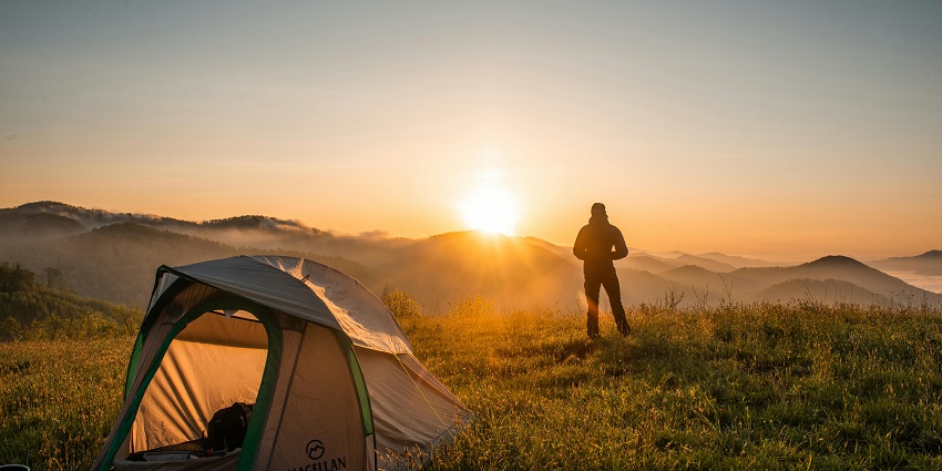 Prini is one of the best sites for camping in Manali with great outdoor activities.