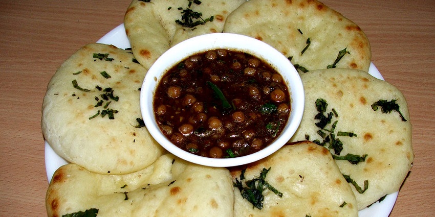 Snpa of the tasty Kulche choley a delighted veg food option available in Delhi