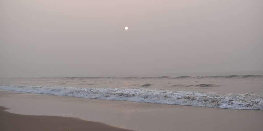 Puri Sea Beach is one of the most visited beaches near the Sakhigopal Temple.