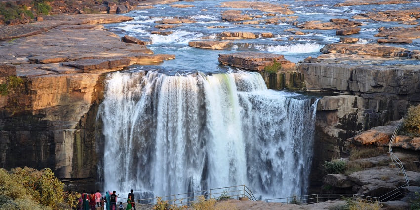 Purva Falls, one of the unique waterfalls in Madhya Pradesh created by the Tons River