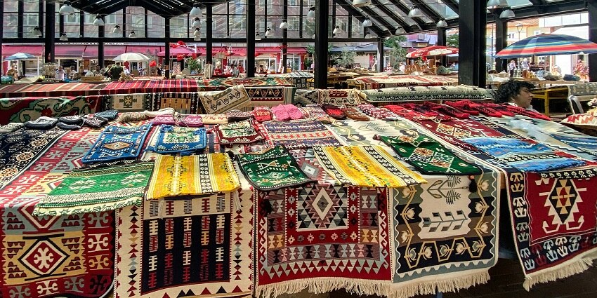 This vibrant market combines tranquility, stunning landscapes, and lively parties.