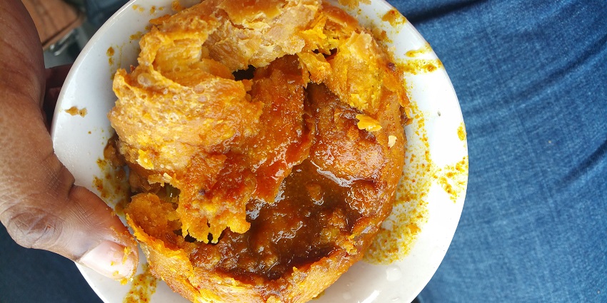 One of the best foods in Rajasthan is Pyaaz Kachori: crunchy and spicy onion-filled.