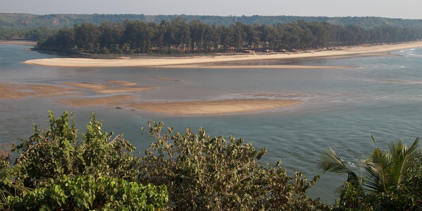 This beach offers a ferry service from morning to evening along with many water sports