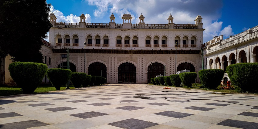 View the old Gorgeous Qila Mubarak Fort building, the best place to visit near Bathinda.