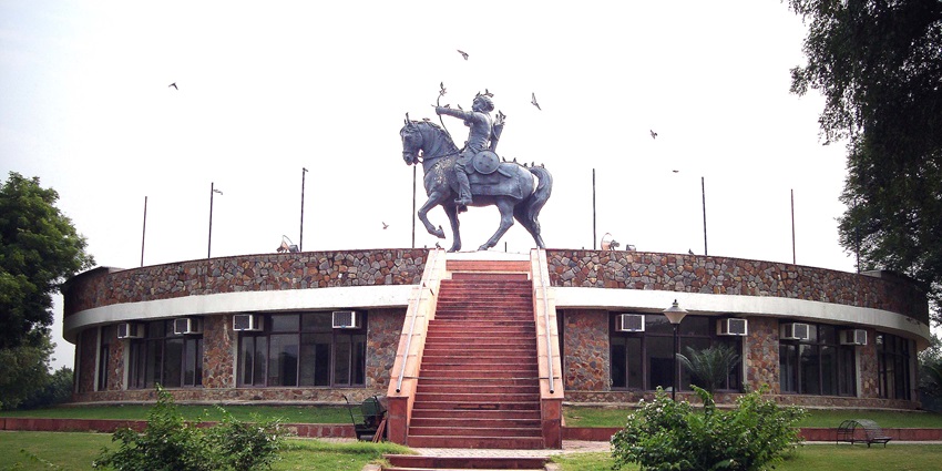 Qila Rai Pithora is one of the top twelve places to visit near Qutub Minar.
