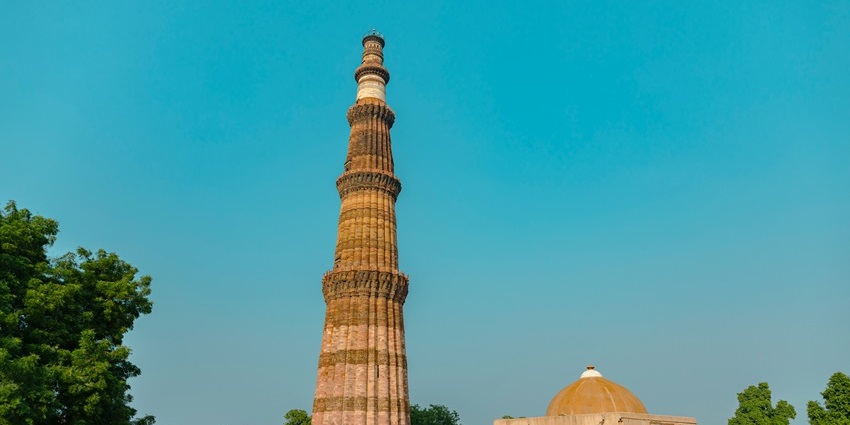 Qutub Minar is one of the historic places to visit in Delhi with family for fun.