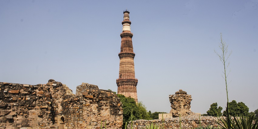Explore the iconic carvings of Qutub Minar Complex, near Jamali Kamali Mosque and Tomb.