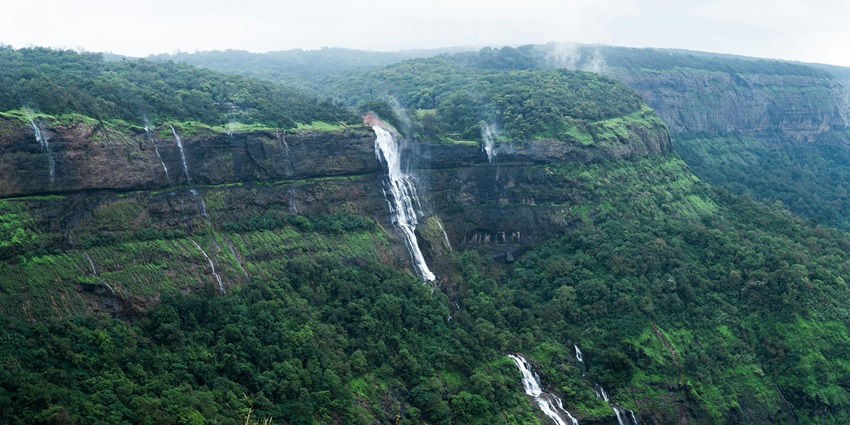 Rabandhara Waterfall is one of the most breathtaking places to explore for travellers.