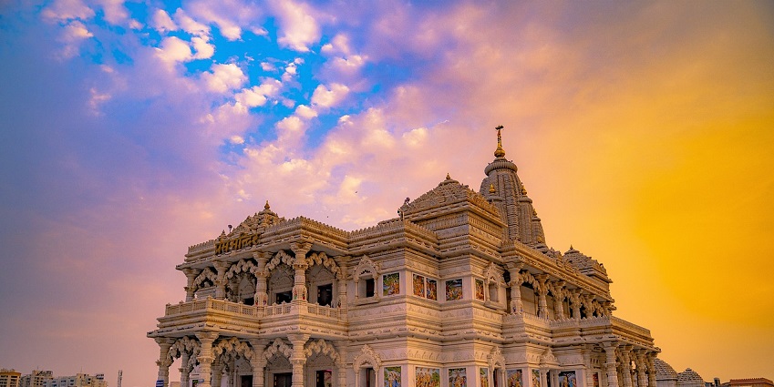 Radha Gopinath Ji Temple, one of the holy Krishna temples in Jaipur offers serene worship and stunning architecture.