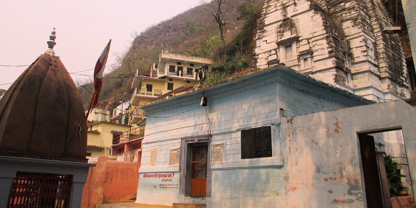 The image shows the Raghunathji Temple, a traditional Indian temple with wood carvings.