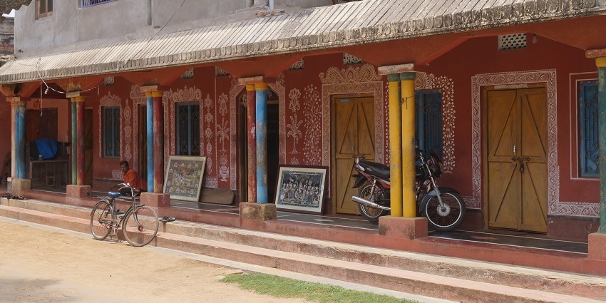 The houses in Raghurajpur Village are painted with intricate carvings that are masterpieces.