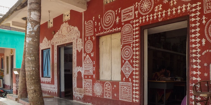 Traditional Raghurajpur village house adorned with colourful Pattachitra art - Offbeat Places Near Puri
