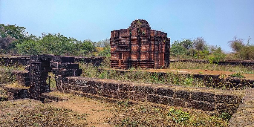 Raibania Fort is situated in the Balasore district, reflecting the royal charm of the past.