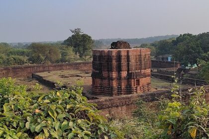 Raibania Fort is a historic and ancient fort, making it a popular tourist destination.