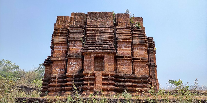 Raibania Fort was built in the medieval period, and is situated in present-day Balasore.