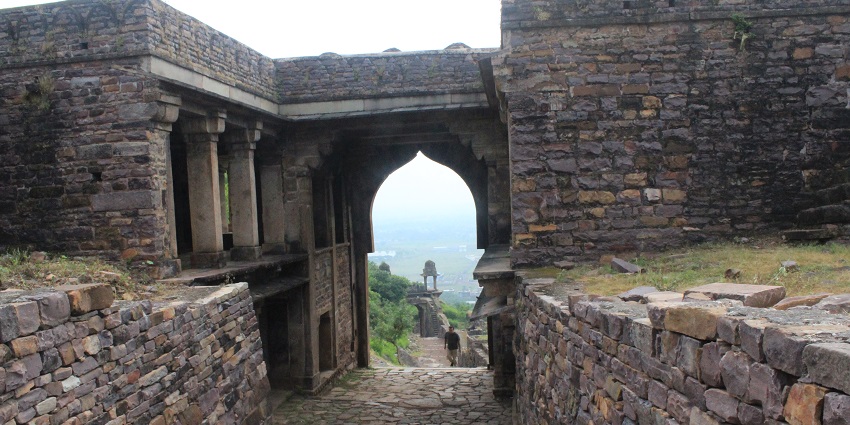 A scenic view of Raisen Fort, Madhya Pradesh, perched atop a hill with stunning historic architecture.