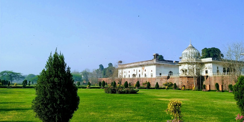 Explore the scenic landscapes at Red Fort, Vijay Ghat, Raj Ghat located in New Delhi.