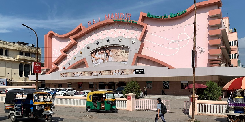 Raj Mandir Cinema is one of the most popular places to visit in Jaipur for couples.
