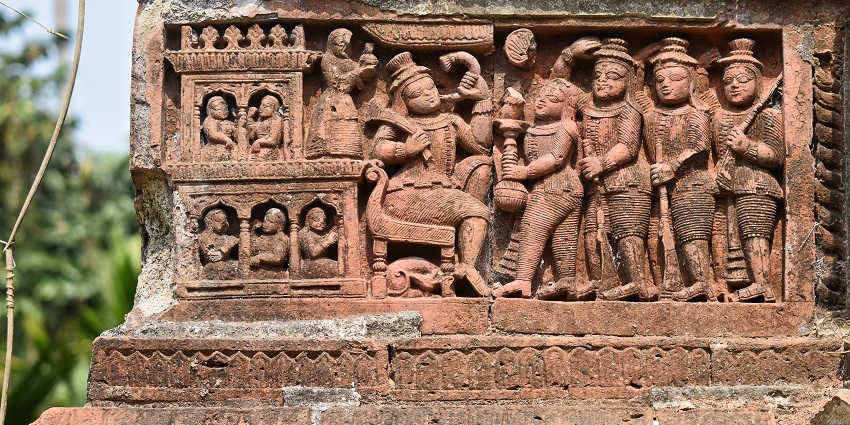The famous places to visit in Akola include Raj Rajeshwar Temple offering intricate carvings and serenity.