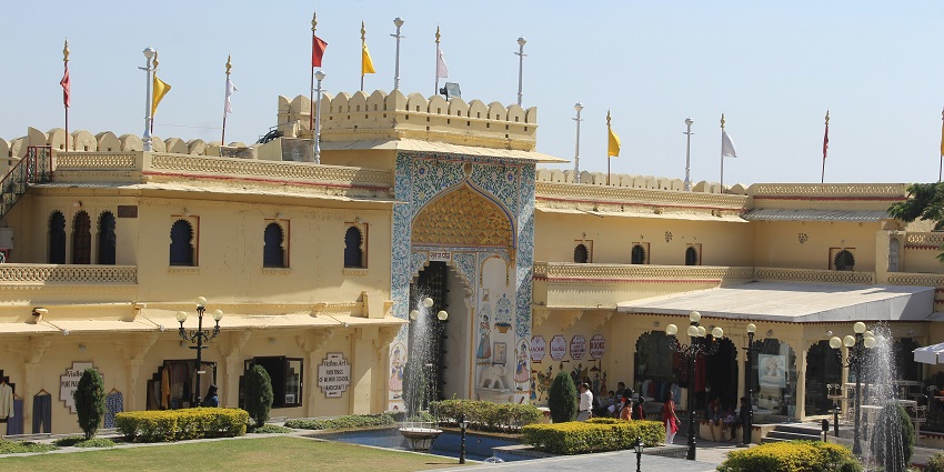 A beautifully restored heritage palace with intricate carvings, grand courtyards, and royal architecture.
