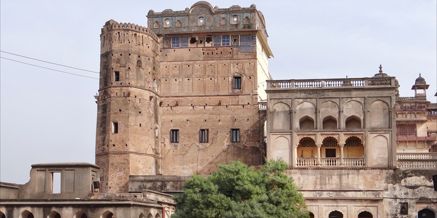Image of Raja Rai Singh Mahal with beautiful architecture and a symbol bol historical significance