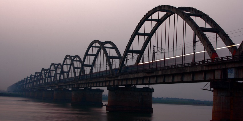 Godavari Arch Bridge over the river, connecting Rajahmundry in Andhra Pradesh.