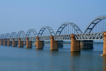 An image of Havelock Railway Bridge and Indian Railway Godavari Railway Bridge.