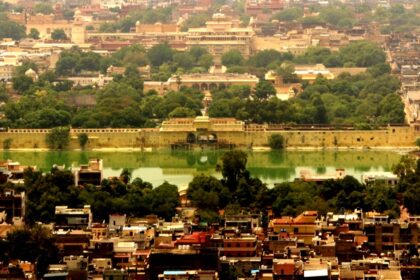 A panoramic view of Jaipur, known as the “Pink City" of Rajasthan, one of the best tourist attractions in Rajasthan