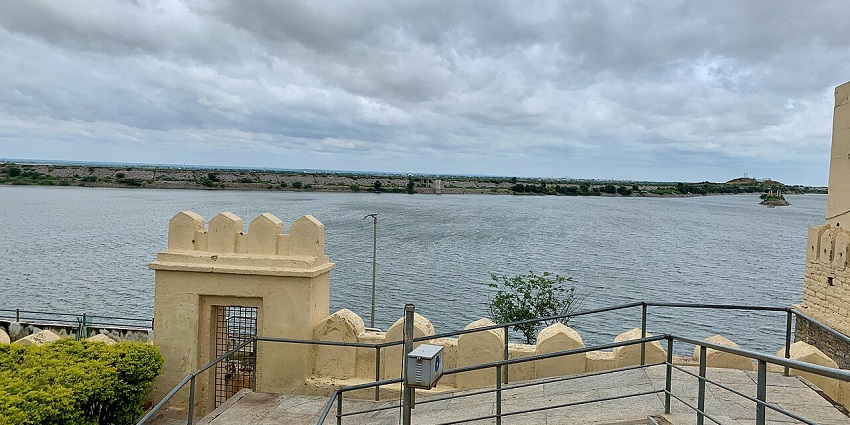 Rajkot city is one of the best places to visit around Dhank Caves for culture vultures.