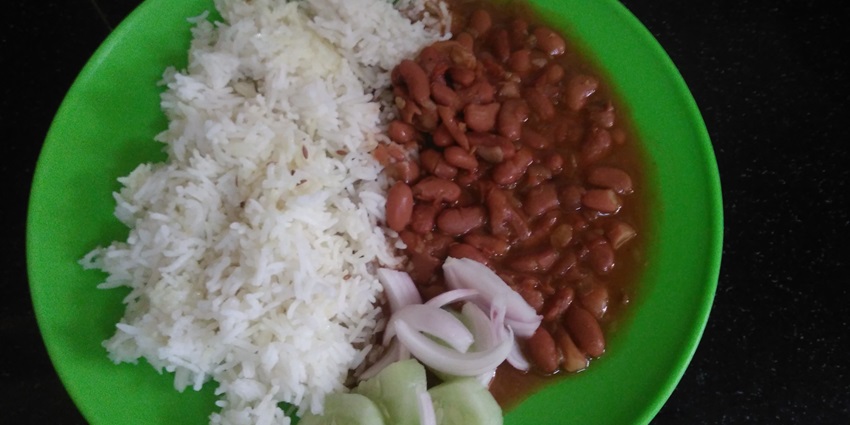 Rajma chawal in Jain Chawal Wale are a boon for people who return from clubs late at night.