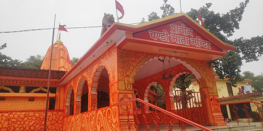 Rajnandgaon Chandi Mata Mandir is one of the most famous temples around Dongargarh.