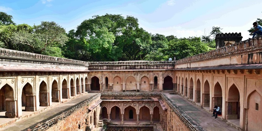 Rajaon ki Baoli is one of the most popular sites visited by tourists near Yogmaya Temple.