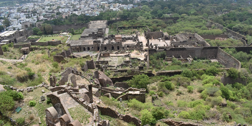 Expansive bird's-eye view from Golconda Fort in Andhra Pradesh, offering panoramic sights of the region.