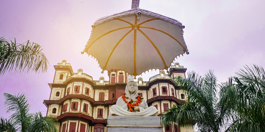 View of Rajwada, a tourist attraction near Annapurna Temple, highlighting the historic palace's architectural details and grandeur.