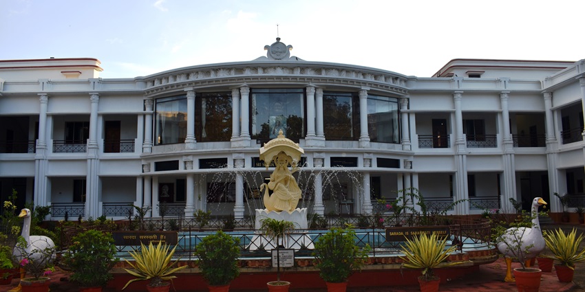 Immerse yourself in the spiritual ambience of the Ram Krishna Mission Vidyapith, one of the places to visit near Babadham temple.