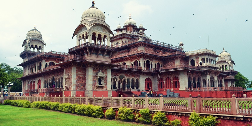 Ram Niwas Garden is a historic garden in Jaipur with the Albert Hall Museum and lush greenery.