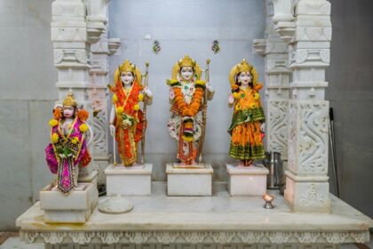 An image of the idols at a sacred temple similar to Ramdevra which is located in Rajasthan.