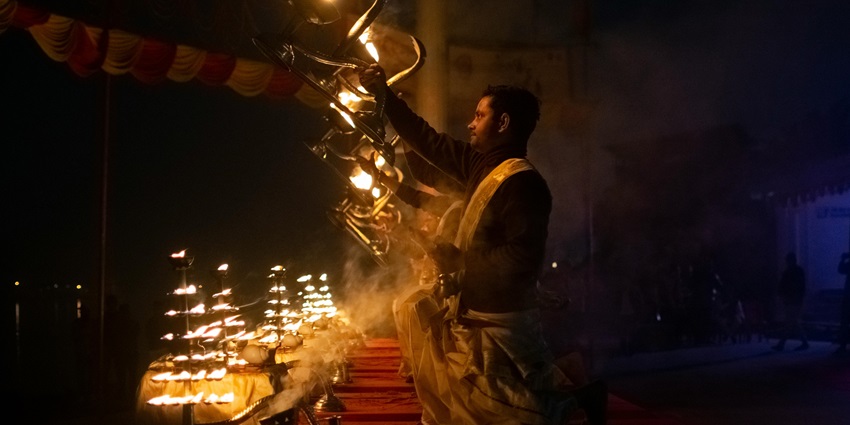 An image showing diyas glowing at a temple located in Jaisalmer, Rajasthan.