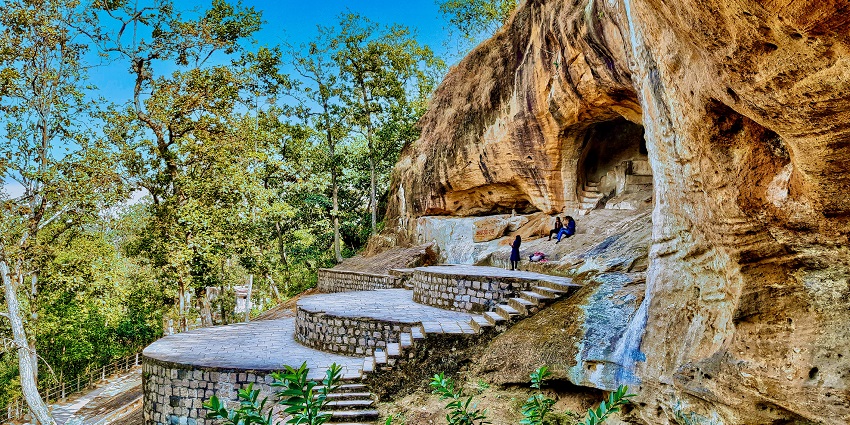 Sеmarsot Wildlife Sanctuary is a part of Ramgarh Hill, sharing the border with Bihar.