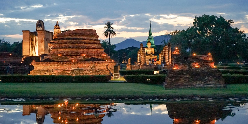 Ramkhamhaeng National Museum in Sukhothai exhibits ancient inscriptions, Sukhothai-era sculptures, and artifacts from Thailand’s early kingdoms, one of the best Thailand art museums.