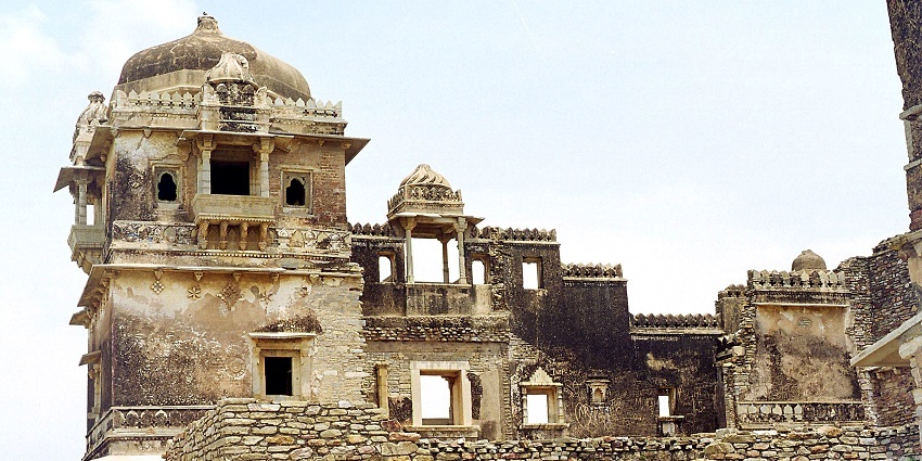 Rana Kumbha Palace is elegantly nestled inside the Chittorgarh Fort in Rajasthan.