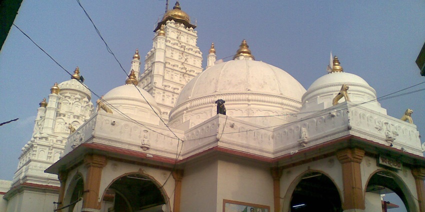Crowd of devotees gather at Ranchhodraiji Temple.