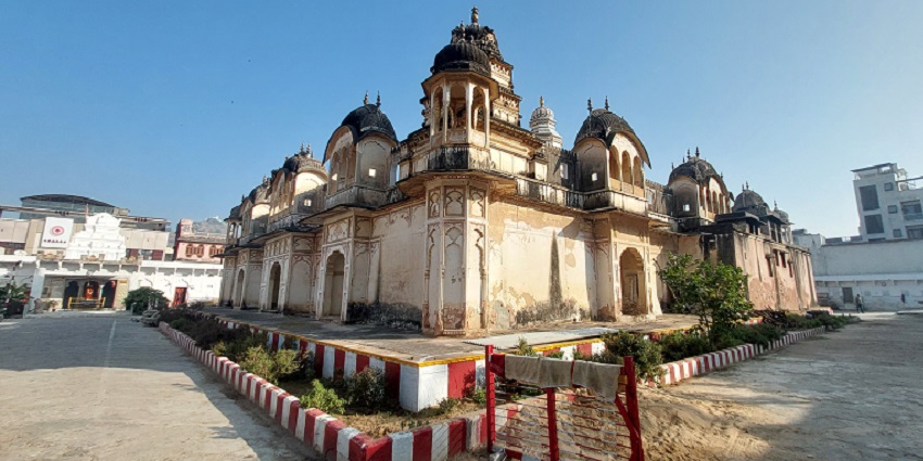 Old Rangji Temple in Pushkar with ornate façade, carved pillars, and historical charm.