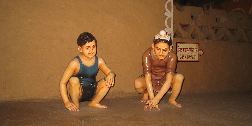 Cultural displays and performances at Rangla Punjab Haveli, a must-visit place in Jalandhar.