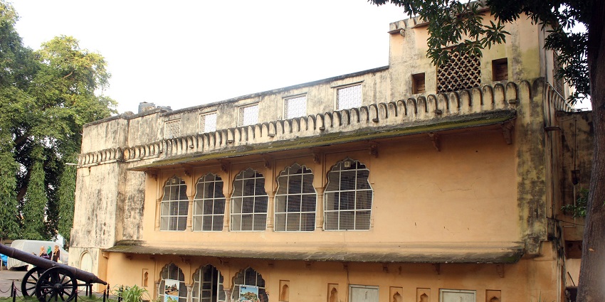 Rani Kamlapati Palace, with its interior, is one of the best places to visit in ratlam.