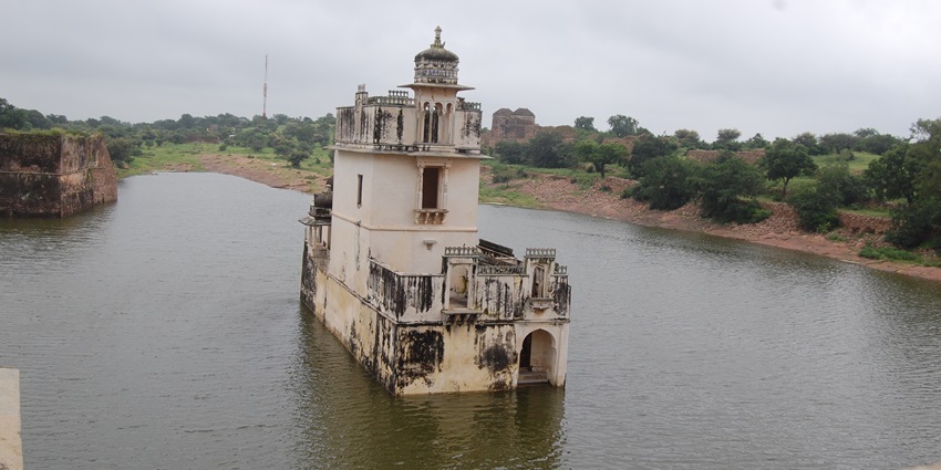 Rani Mahal features Intricate carvings and frescoes reflecting Rajput royal heritage.